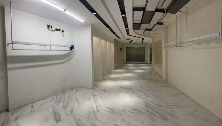 CHO THUÊ MBKD CẦU GIẤY, 3 TẦNG, THÔNG SÀN, 70M2, MT 4M, Ô TÔ ĐỖ, VỈA HÈ RỘNG,